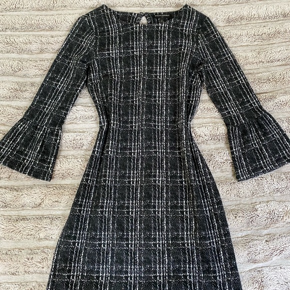 NWT❗️Banana Republic B&W Plaid Knit Shift Dress - Picture 3 of 8